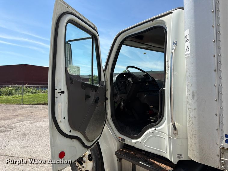 image for item DQ7882 2013 Freightliner M2 106 box truck