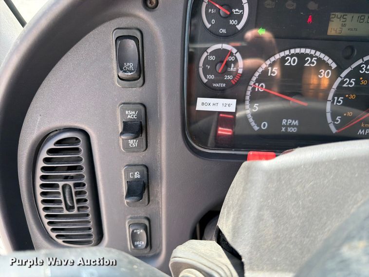 image for item DQ7882 2013 Freightliner M2 106 box truck