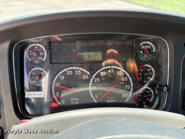 image for item DQ7882 2013 Freightliner M2 106 box truck