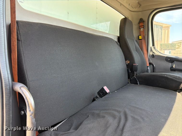 image for item DQ7882 2013 Freightliner M2 106 box truck