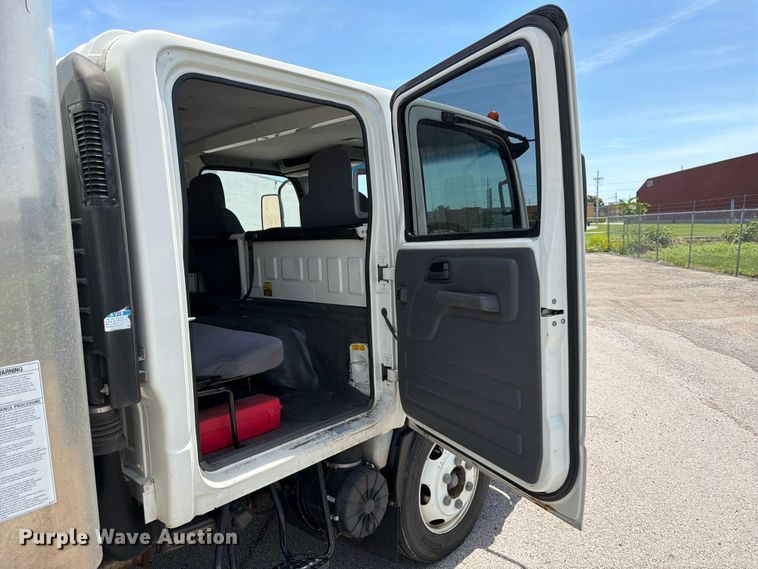 image for item DQ7883 2019 Isuzu NPR-XD Crew Cab box Truck