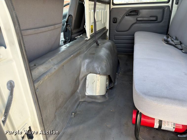 image for item DQ7883 2019 Isuzu NPR-XD Crew Cab box Truck