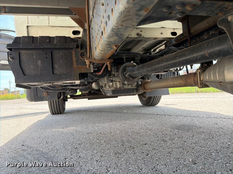 image for item DQ7883 2019 Isuzu NPR-XD Crew Cab box Truck