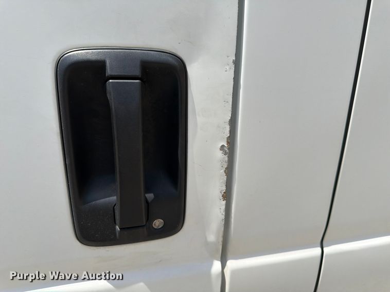 image for item DQ7884 2019 Isuzu NPR-XD Crew Cab box truck