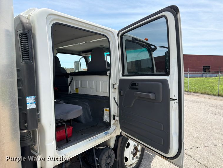 image for item DQ7884 2019 Isuzu NPR-XD Crew Cab box truck