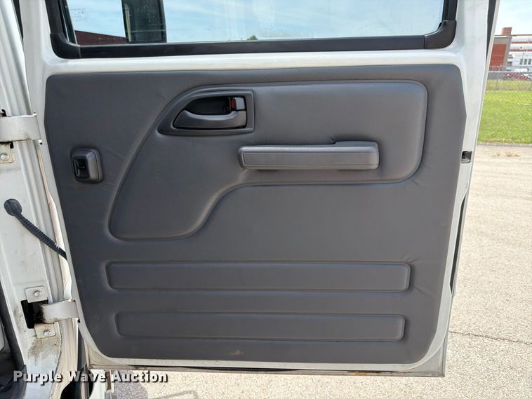 image for item DQ7884 2019 Isuzu NPR-XD Crew Cab box truck