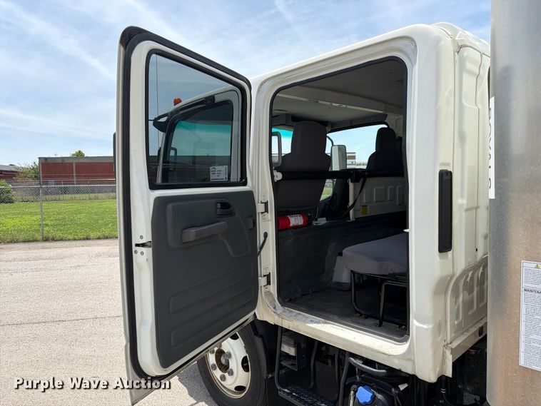 image for item DQ7884 2019 Isuzu NPR-XD Crew Cab box truck