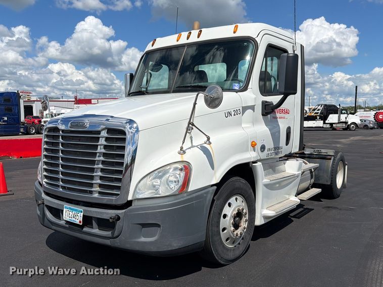 2013 Freightliner Cascadia semi truck