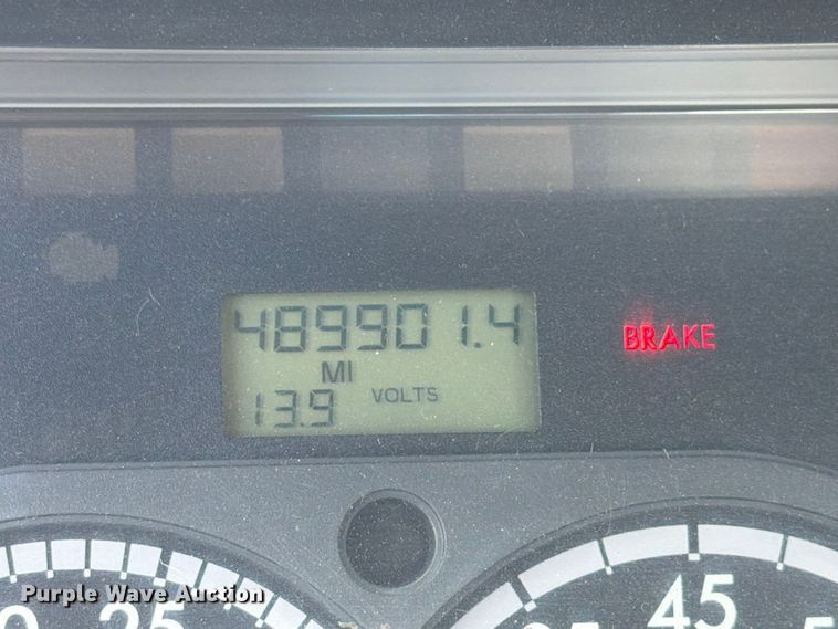image for item DQ7896 2013 Freightliner Cascadia semi truck