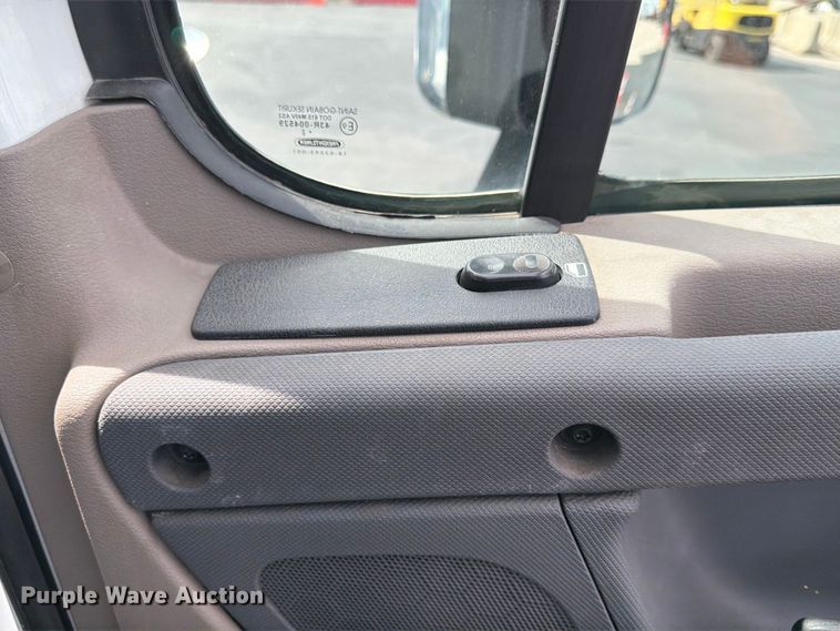 image for item DQ7896 2013 Freightliner Cascadia semi truck