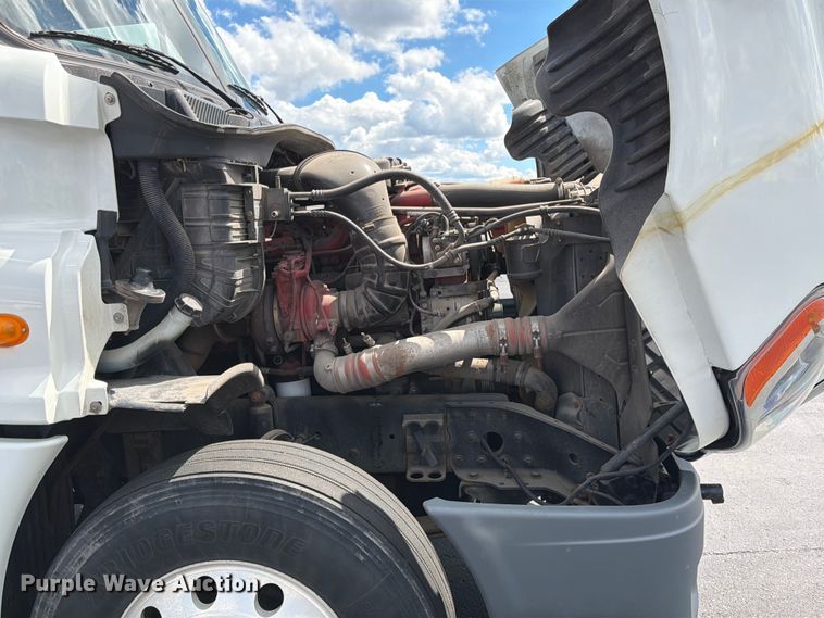 image for item DQ7896 2013 Freightliner Cascadia semi truck