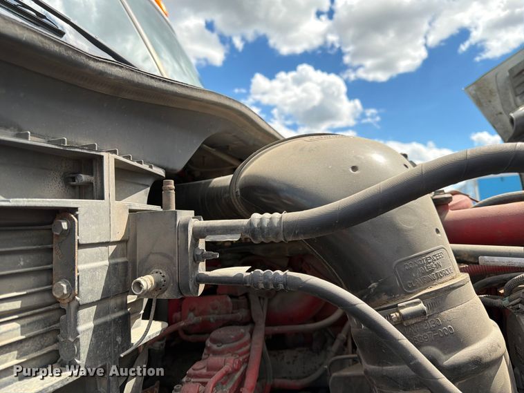 image for item DQ7896 2013 Freightliner Cascadia semi truck