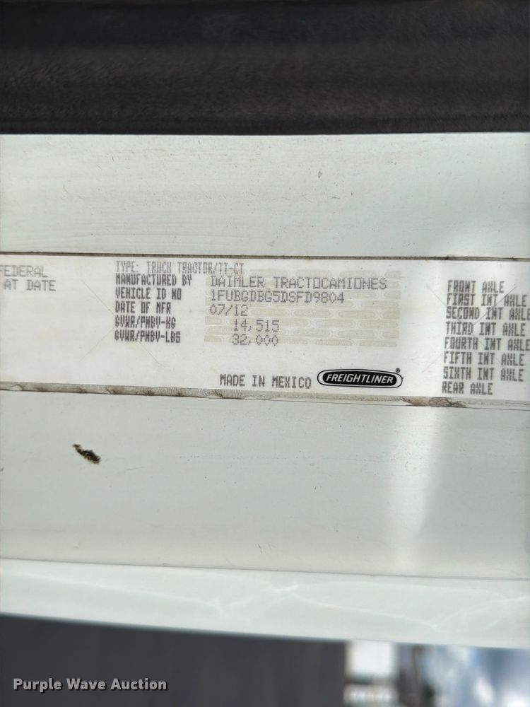 image for item DQ7896 2013 Freightliner Cascadia semi truck
