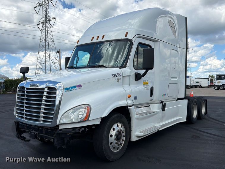 2019 Freightliner Cascadia semi truck