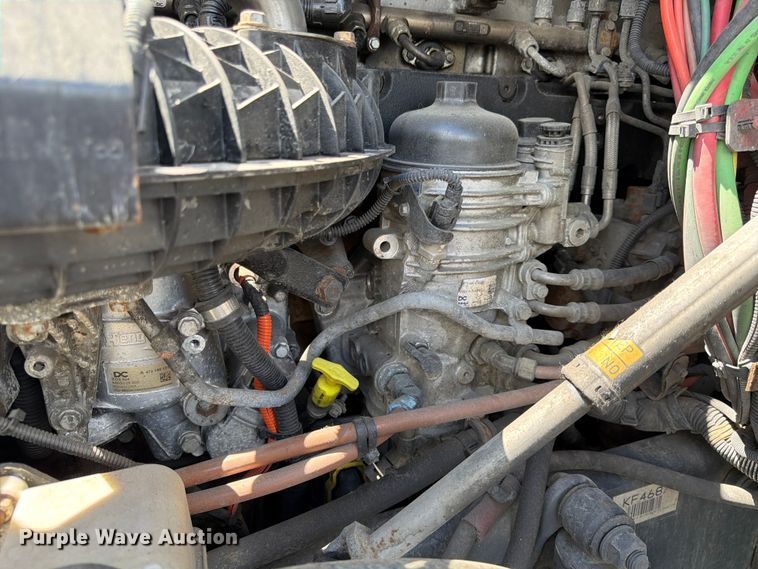 image for item DQ7897 2019 Freightliner Cascadia semi truck