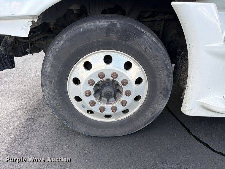 image for item DQ7897 2019 Freightliner Cascadia semi truck