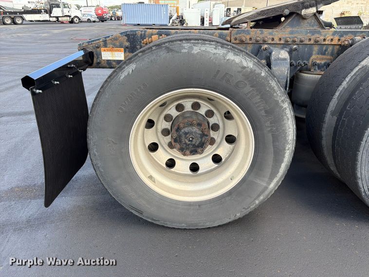 image for item DQ7897 2019 Freightliner Cascadia semi truck