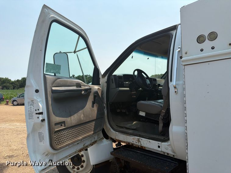 image for item DQ7941 2007 Ford F650 Super Duty utility / service truck