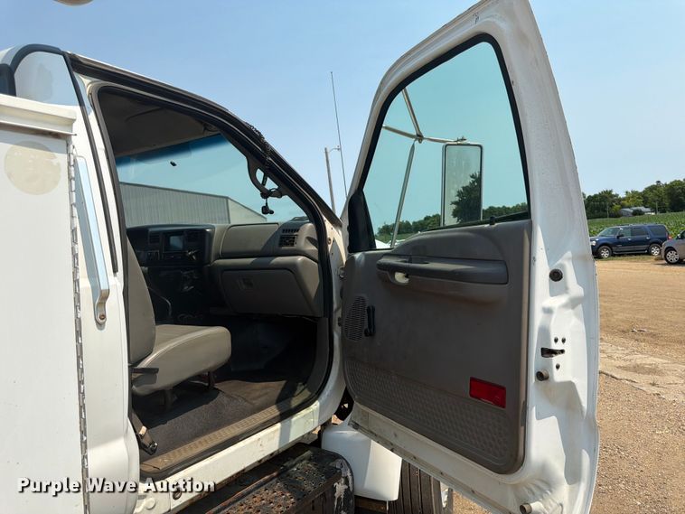 image for item DQ7941 2007 Ford F650 Super Duty utility / service truck
