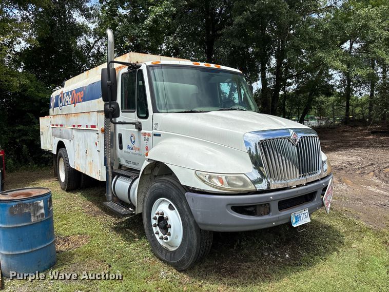 image for item DU6344 2011 International 4300 fuel truck