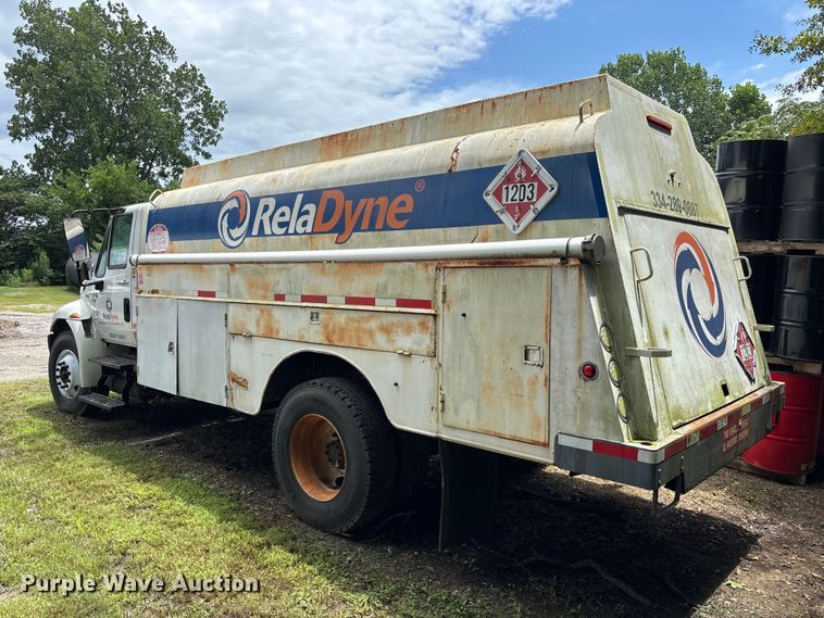 image for item DU6344 2011 International 4300 fuel truck