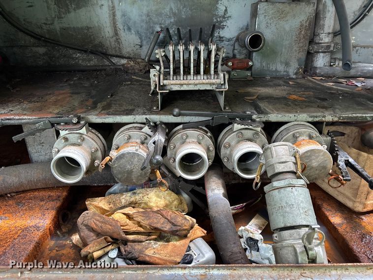 image for item DU6344 2011 International 4300 fuel truck