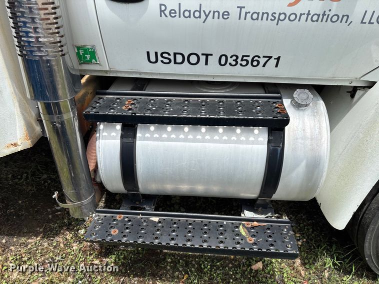 image for item DU6344 2011 International 4300 fuel truck