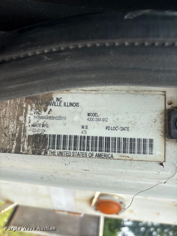 image for item DU6344 2011 International 4300 fuel truck