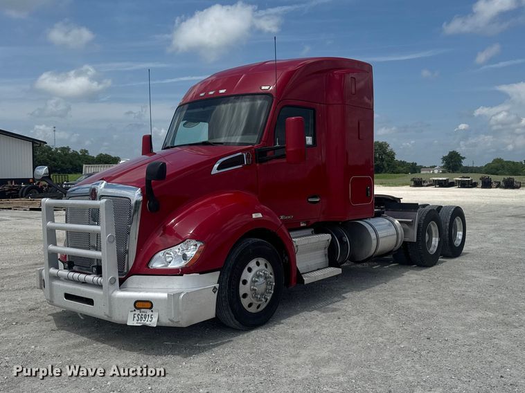 image for item DV2021 2016 Kenworth T680 semi truck