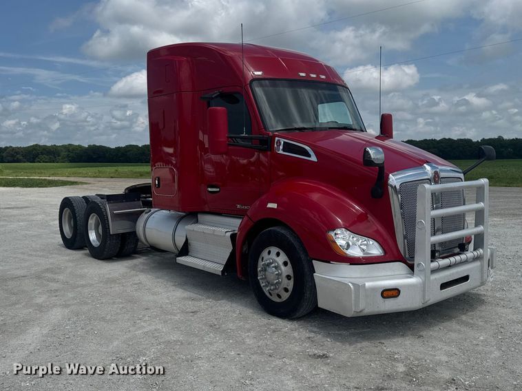 image for item DV2021 2016 Kenworth T680 semi truck