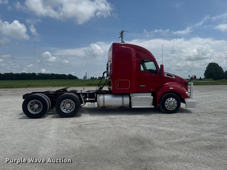 image for item DV2021 2016 Kenworth T680 semi truck