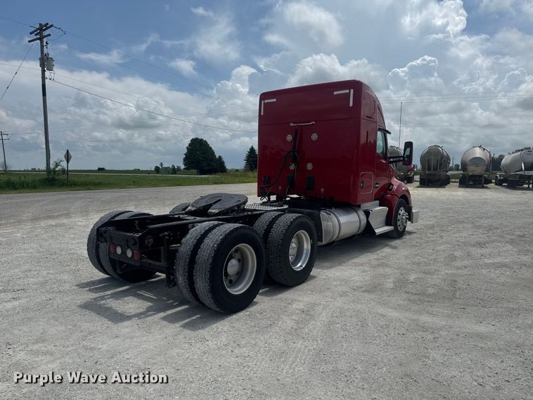 image for item DV2021 2016 Kenworth T680 semi truck