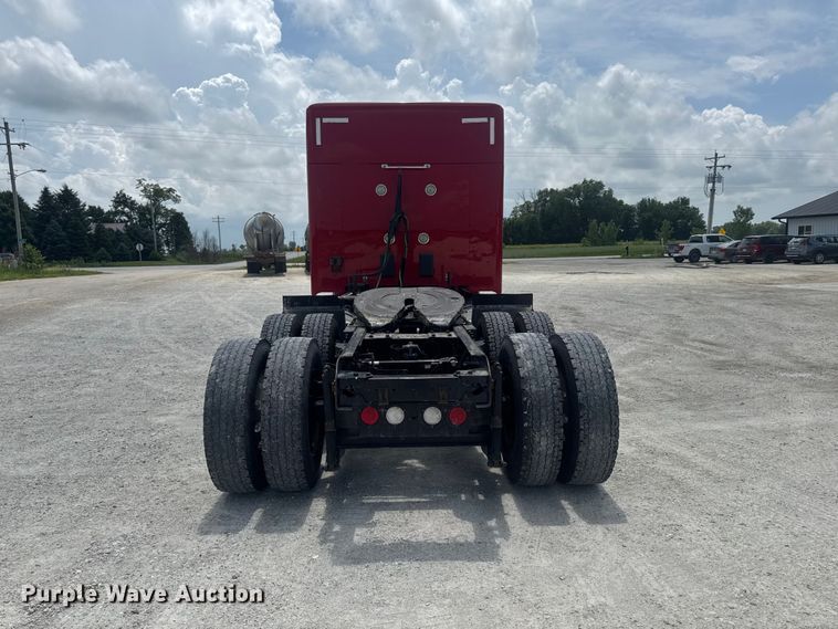 image for item DV2021 2016 Kenworth T680 semi truck