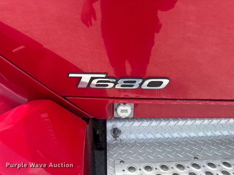 image for item DV2021 2016 Kenworth T680 semi truck