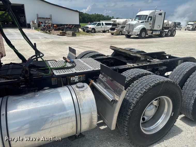 image for item DV2021 2016 Kenworth T680 semi truck