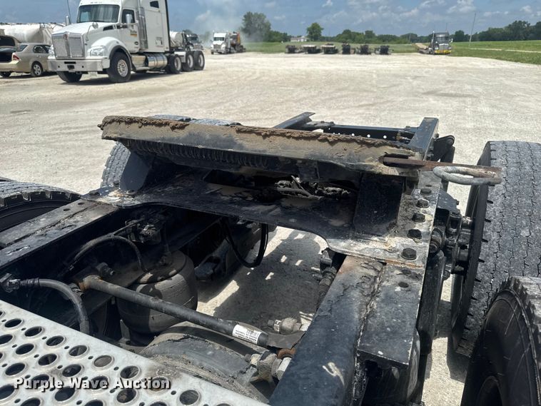 image for item DV2021 2016 Kenworth T680 semi truck