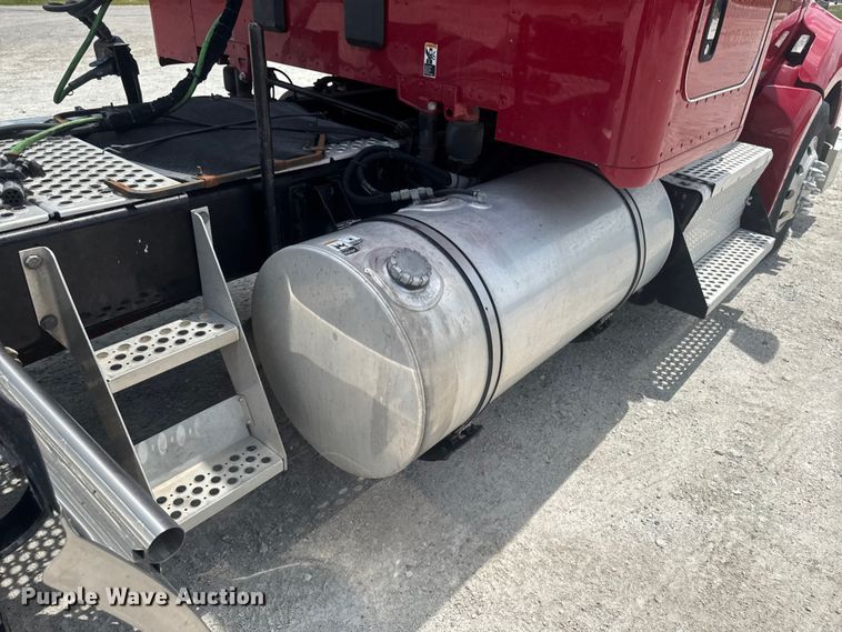 image for item DV2021 2016 Kenworth T680 semi truck