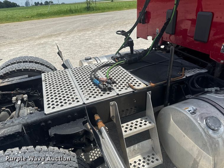 image for item DV2021 2016 Kenworth T680 semi truck