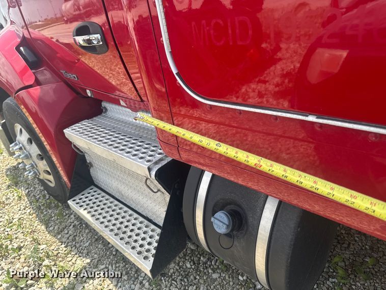 image for item DV2021 2016 Kenworth T680 semi truck