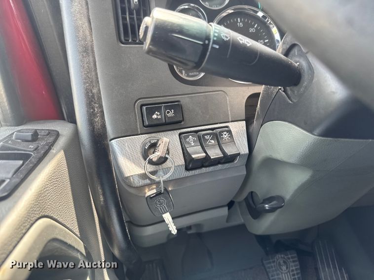 image for item DV2021 2016 Kenworth T680 semi truck