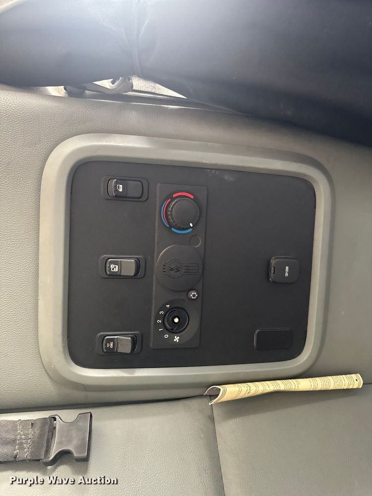 image for item DV2021 2016 Kenworth T680 semi truck