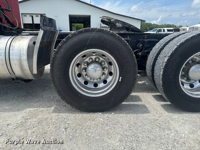image for item DV2021 2016 Kenworth T680 semi truck