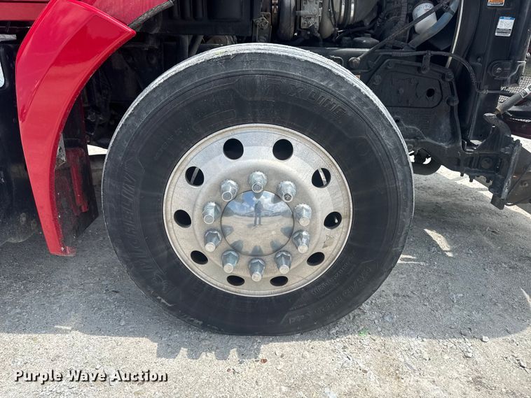 image for item DV2021 2016 Kenworth T680 semi truck