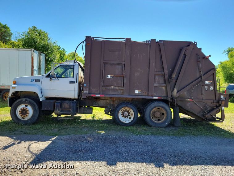 image for item DZ7340 2002 GMC C8500 refuse truck
