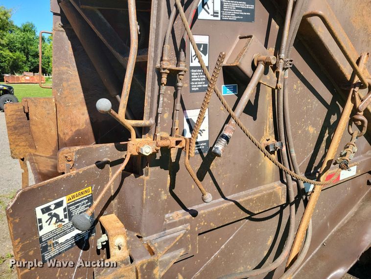 image for item DZ7340 2002 GMC C8500 refuse truck