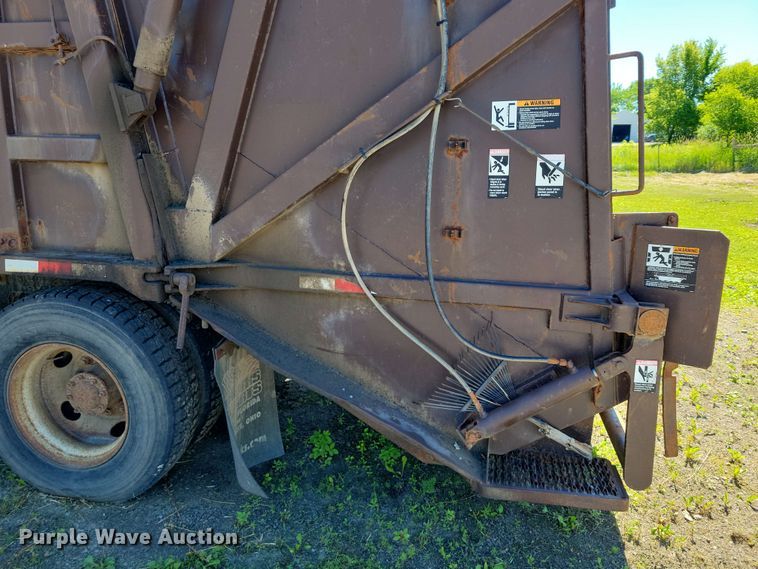 image for item DZ7340 2002 GMC C8500 refuse truck