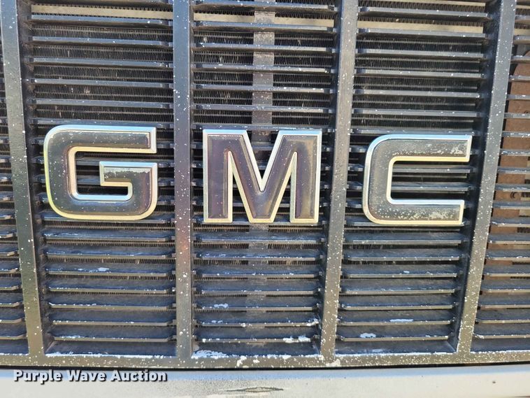 image for item DZ7340 2002 GMC C8500 refuse truck