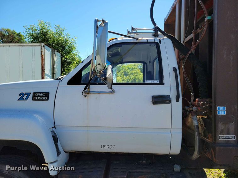 image for item DZ7340 2002 GMC C8500 refuse truck