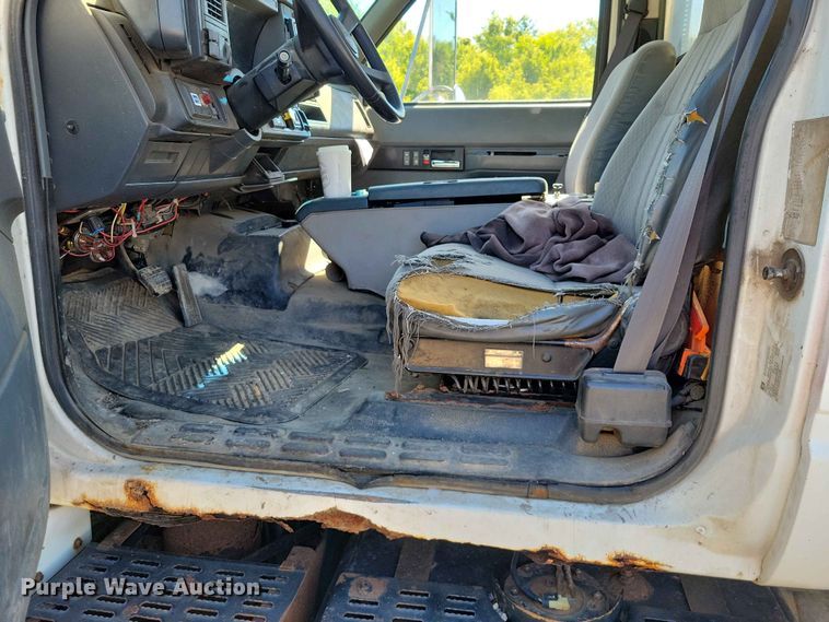 image for item DZ7340 2002 GMC C8500 refuse truck