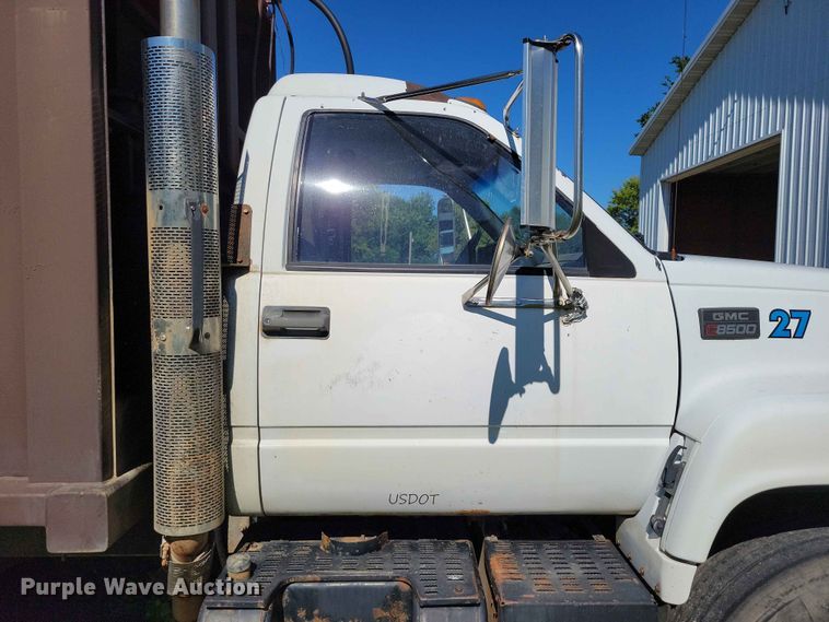 image for item DZ7340 2002 GMC C8500 refuse truck
